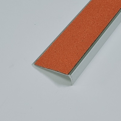 논슬립, 삼성연마CO, SAT 50S-4, 1000×57×t2.5mm, 앞발길이18mm 제품 사진